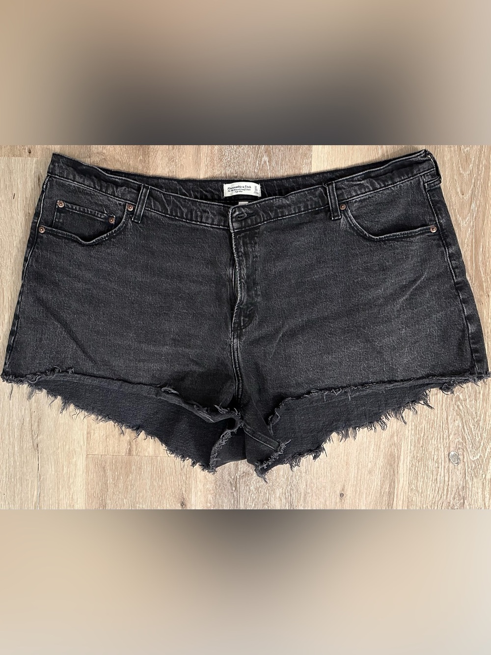 Abercrombie & Fitch Curve Love 90’s Relaxed Cut Off Shorts